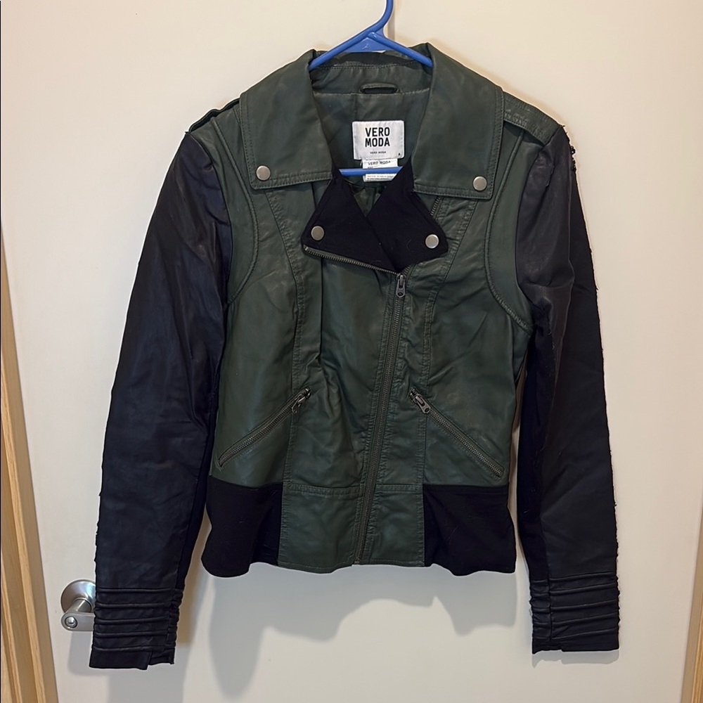 Vero Moda Women's Green and Black Jacket
